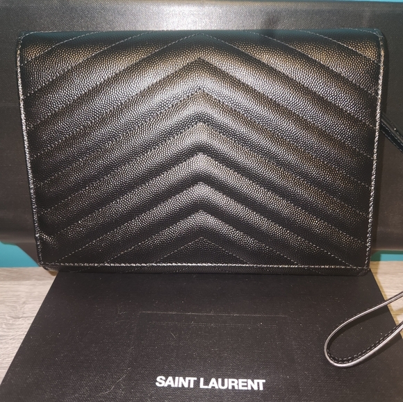 AUTHENTIC SAINT LAURENT QUILTED FLAP WRISTLET - Picture 6 of 16